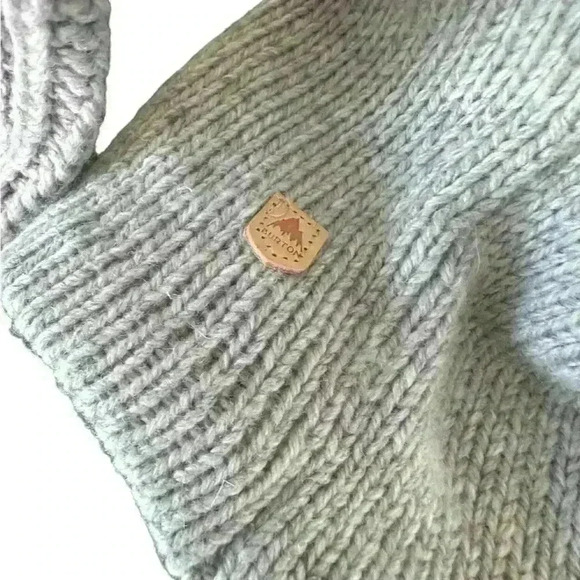 Women's Gray Burton Cardigan Size S Small New with Tags Long Sleeve Warm - Picture 6 of 10